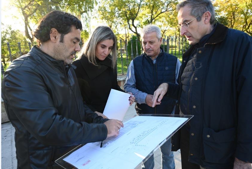 Los concejales Mariola Aranda y Antonio Garrido de Toro presentan el proyecto.