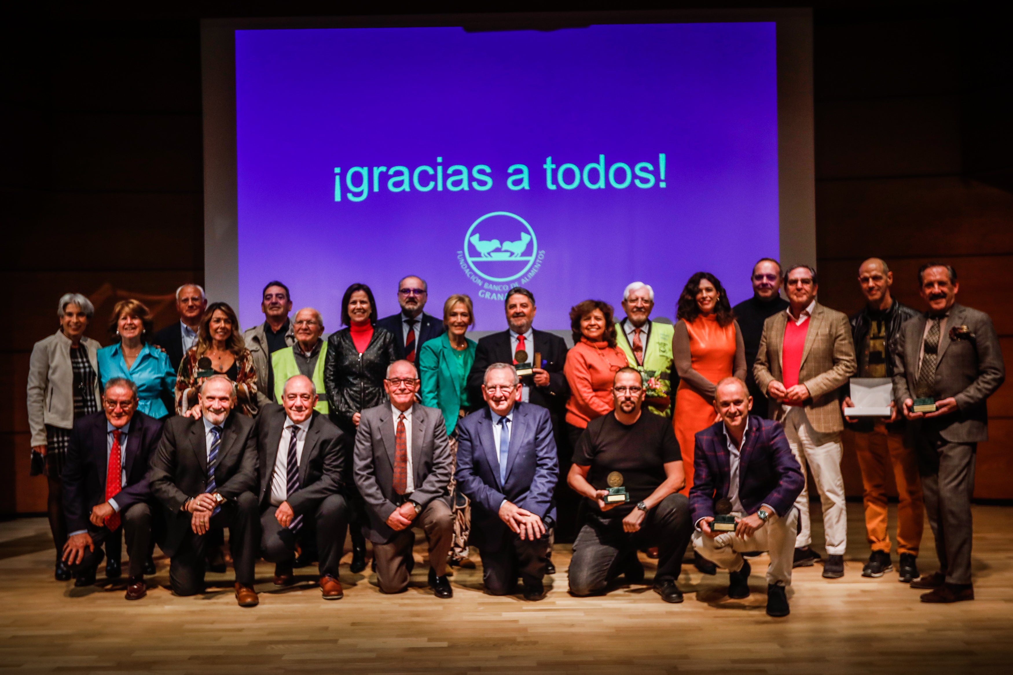 Foro de familia de representantes del Banco de Alimentos y los premiados.