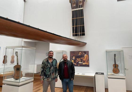Edu García y Cristo Heredia, en el Museo de la Guitarra.
