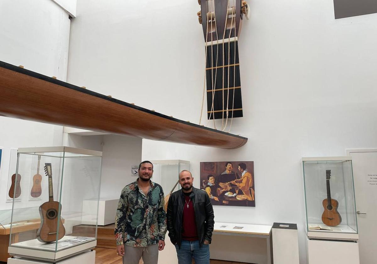 Edu García y Cristo Heredia, en el Museo de la Guitarra.