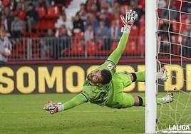 Luis Maximiano no pudo impedir que la Real Sociedad marcara tres goles el pasado sábado.