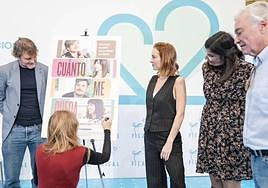 Salva Reina, Kira Miró y la directora Carolina Bassecourt, en la presentación de la película en la Diputación de Almería.