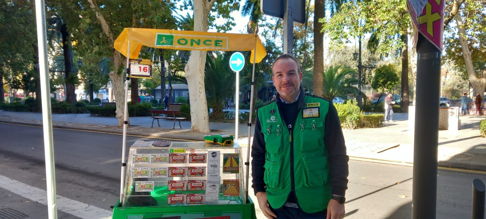 Luis de Castro, vendedor de la ONCE en Linares.