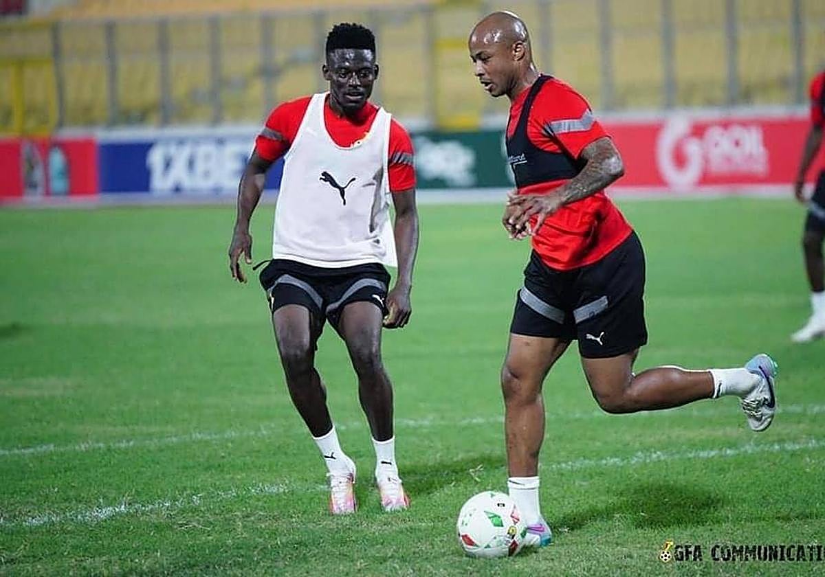 Baba (izquierda) ha tenido una participación muy activa con Ghana.