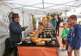 Puesto artesanal en una imagen de archivo.