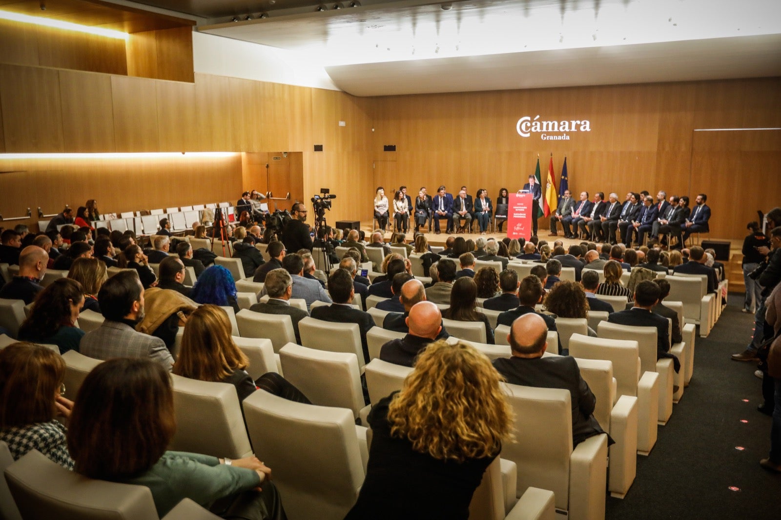 Las imágenes de Gerardo Cuerva y los empresarios granadinos en la Cámara de Comercio