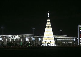 Imagen de archivo del árbol de Navidad del Centro Comercial Nevada Shopping.