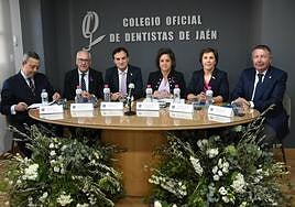 Acto de inauguración en la sede del Colegio de Dentistas.