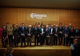 Cuerva arropado por el pleno de la Cámara.