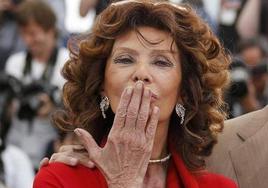 Sophia Loren, ante la multitud de almerienses que quisieron verla en primera persona en el homenaje que se le hizo durante el festival de cine de 2017.