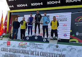 Ignacio Fontes y Pablo Sánchez, en el podio como segundo y tercero.