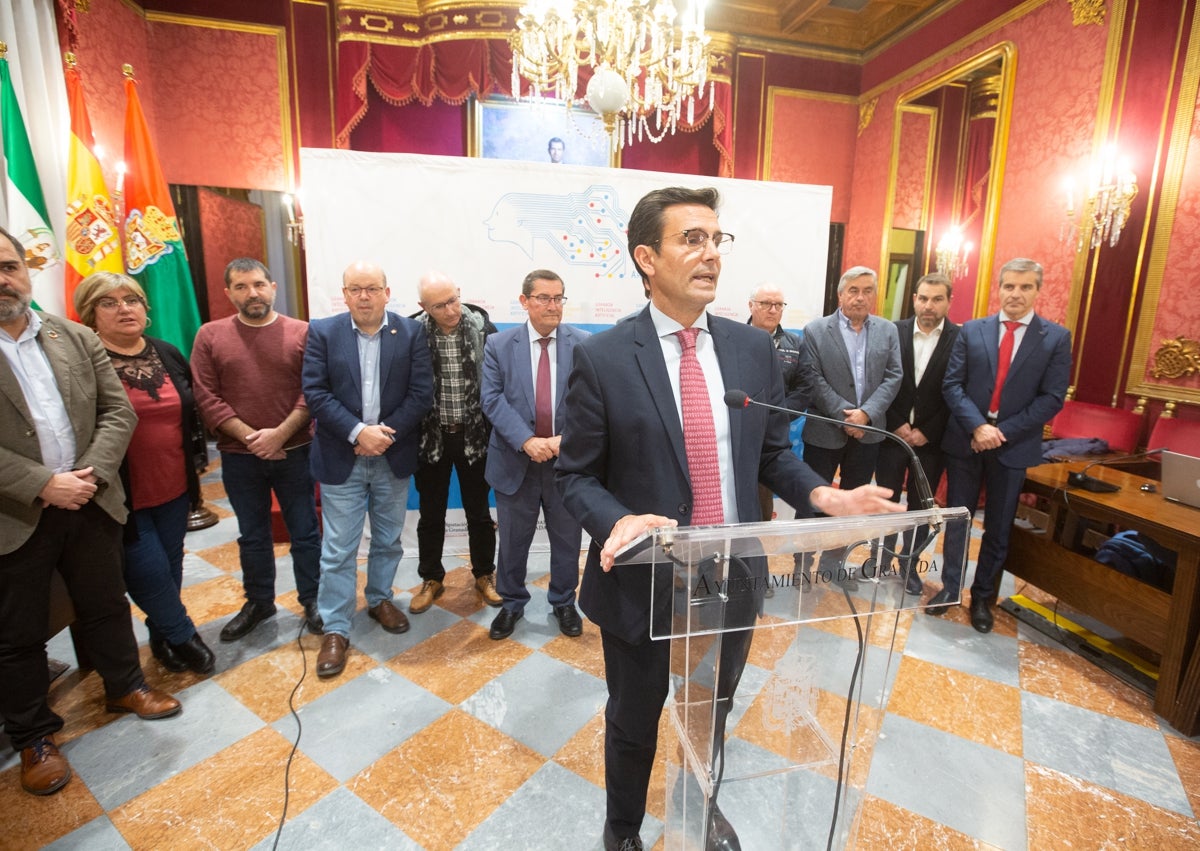 Imagen secundaria 1 - Presentación de la candidatura, rueda de prensa tras la decisión del Gobierno y abrazo entre Nadia Calviño e Inés Rey.