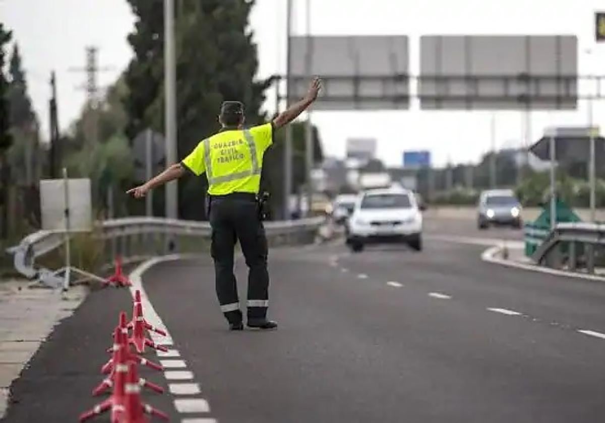 Aviso de la Guardia Civil en TikTok por los documentos obligatorios en tu coche.