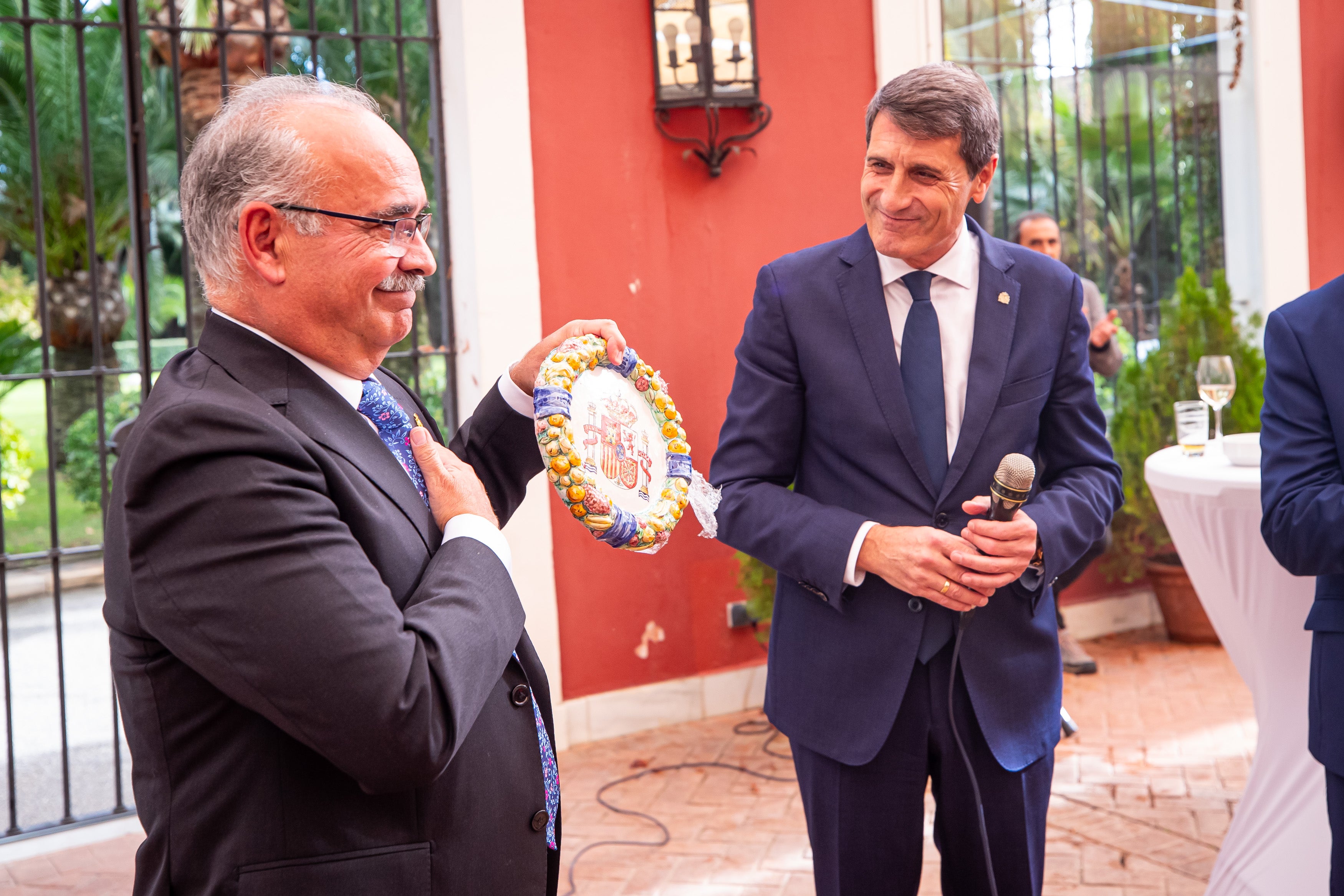 Amaya agradece el cariño recibido junto a Pedro Fernández.