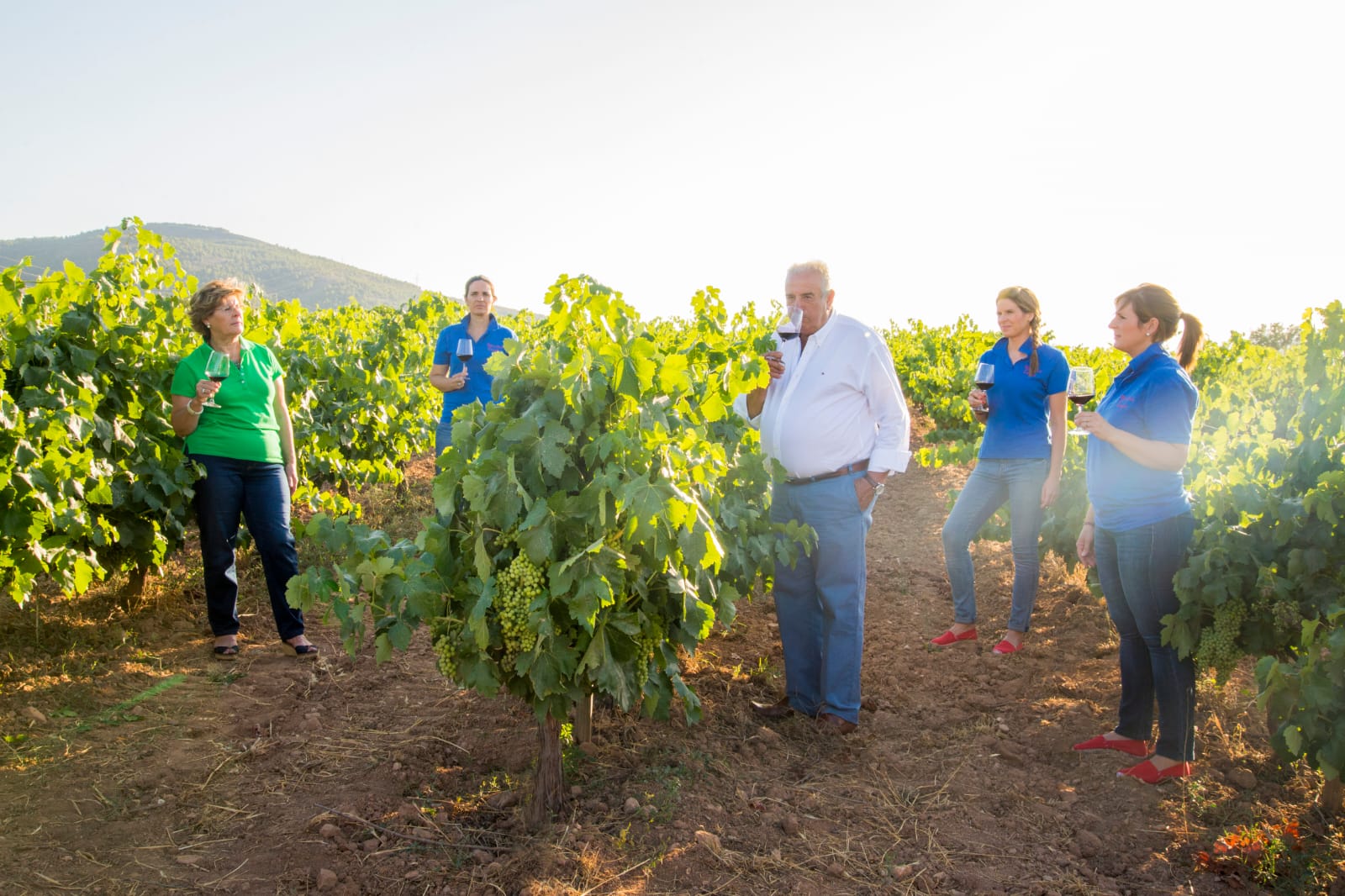 La familia Bosquet en sus viñedos