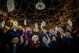 Las imágenes de las luces de Navidad iluminando Granada