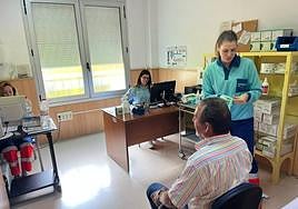 Vacunación en un centro sanitario del Poniente.