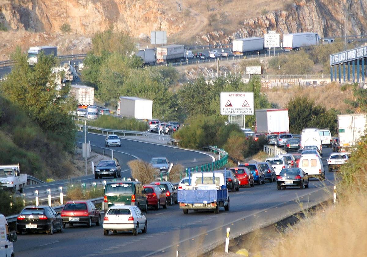 Retenciones en la A-92 cerca de Loja tras un accidente anterior.