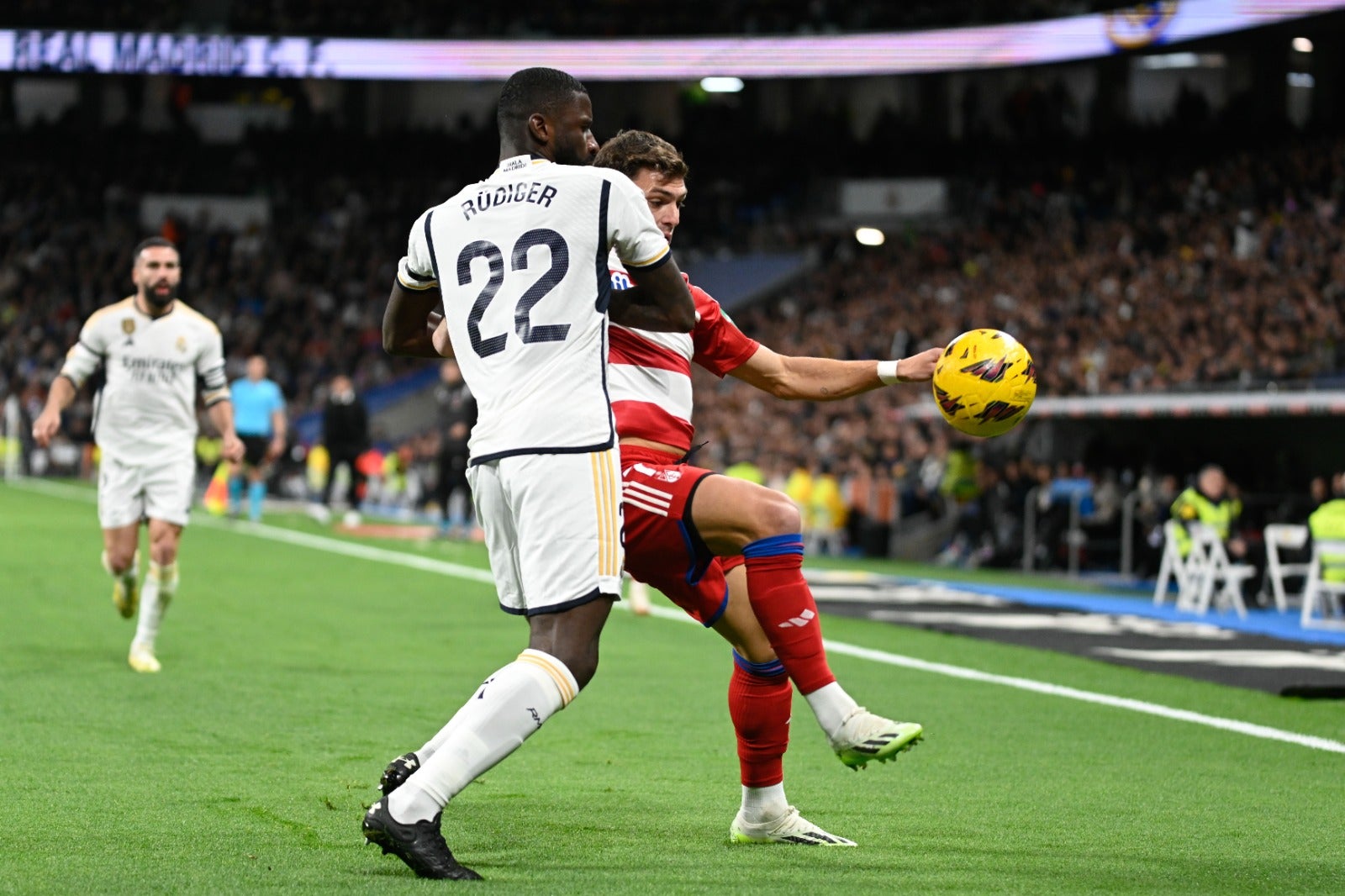 Las imágenes del Real Madrid-Granada a pie de campo