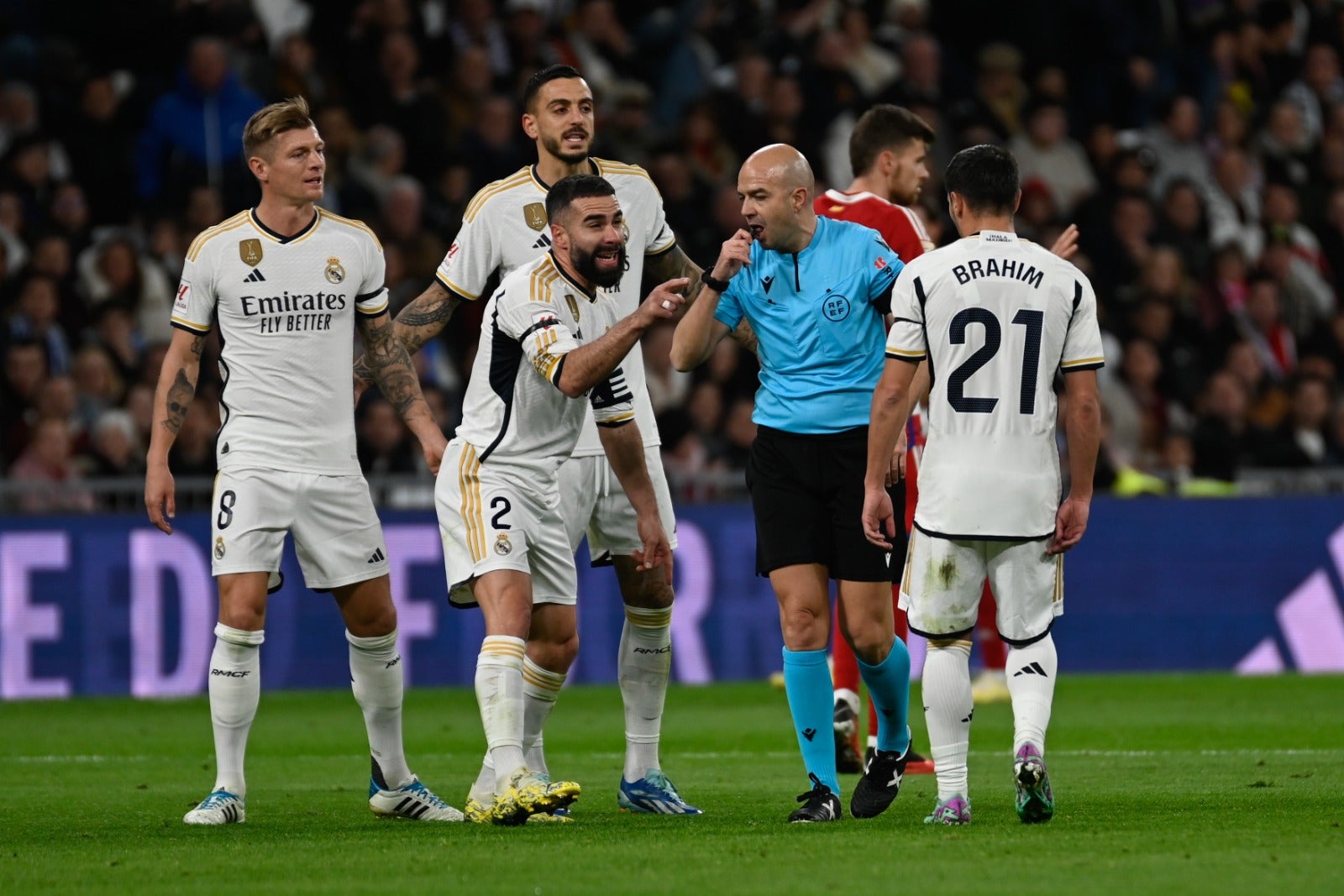 Las imágenes del Real Madrid-Granada a pie de campo