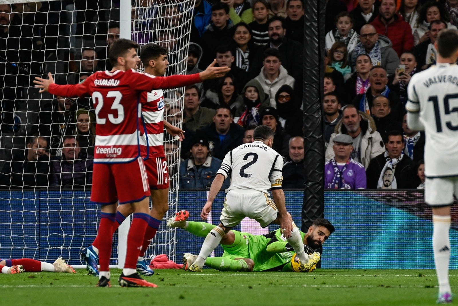 Las imágenes del Real Madrid-Granada a pie de campo