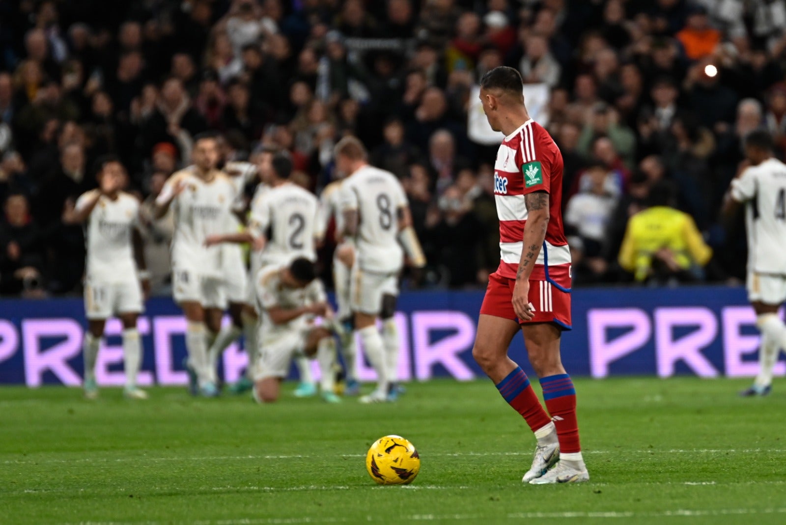 Las imágenes del Real Madrid-Granada a pie de campo