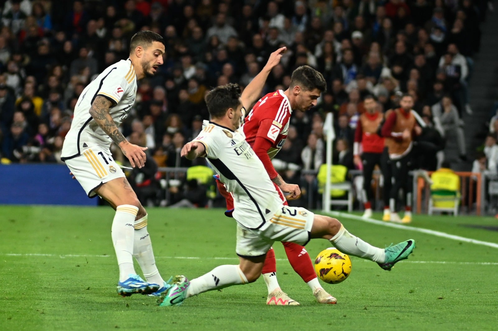 Las imágenes del Real Madrid-Granada a pie de campo