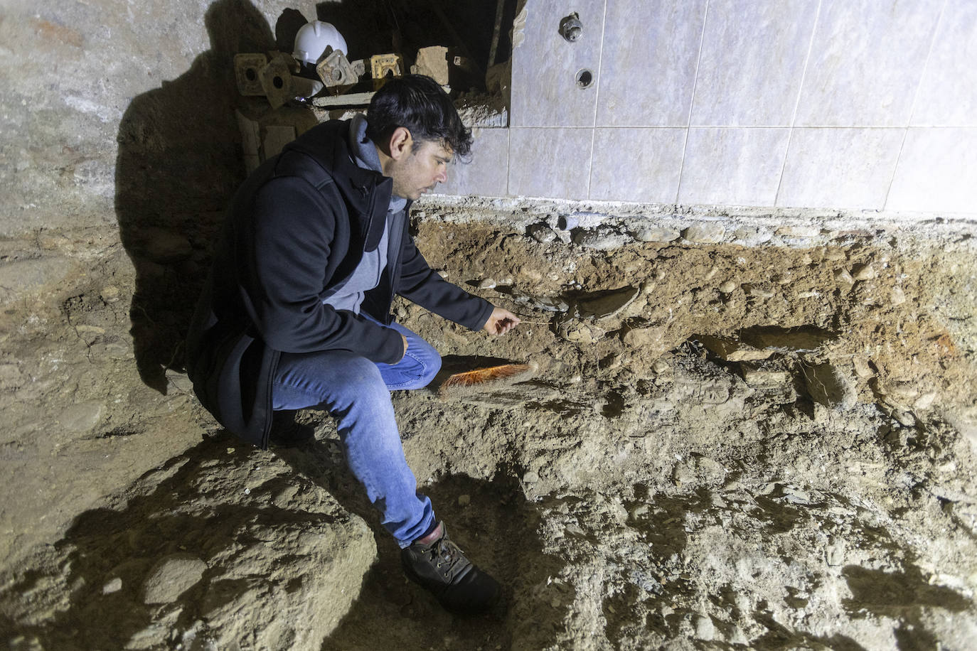 Imagen secundaria 1 - Almazaras y restos de esqueleto hallados. 