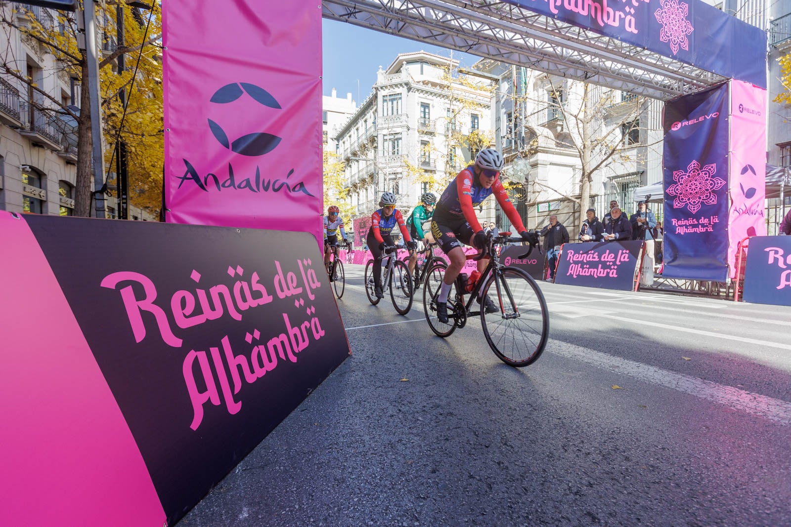 Las imágenes de la carrera Reinas de la Alhambra en Granada