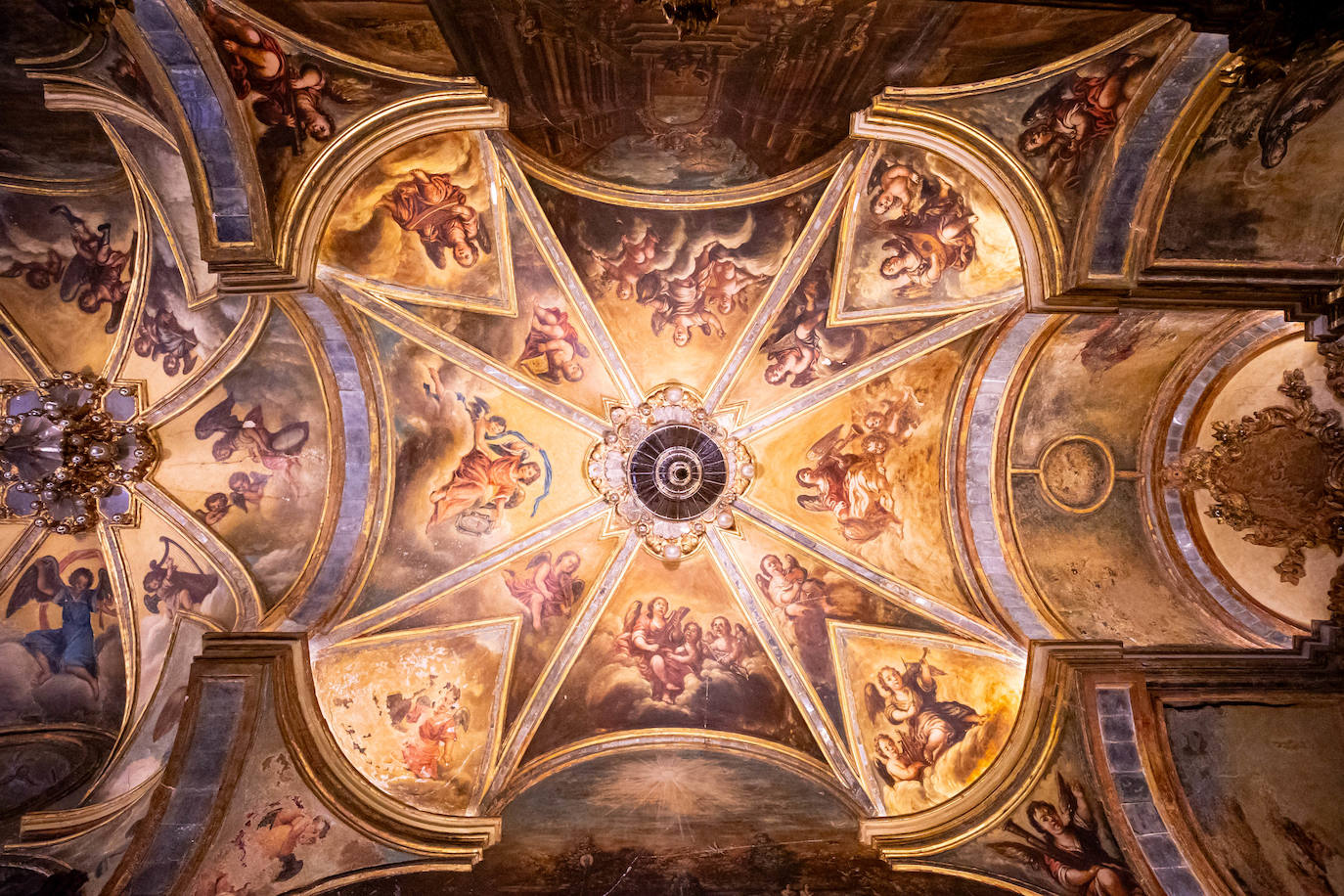 Las imágenes del espectacular camarín de la Virgen del Rosario de Granada