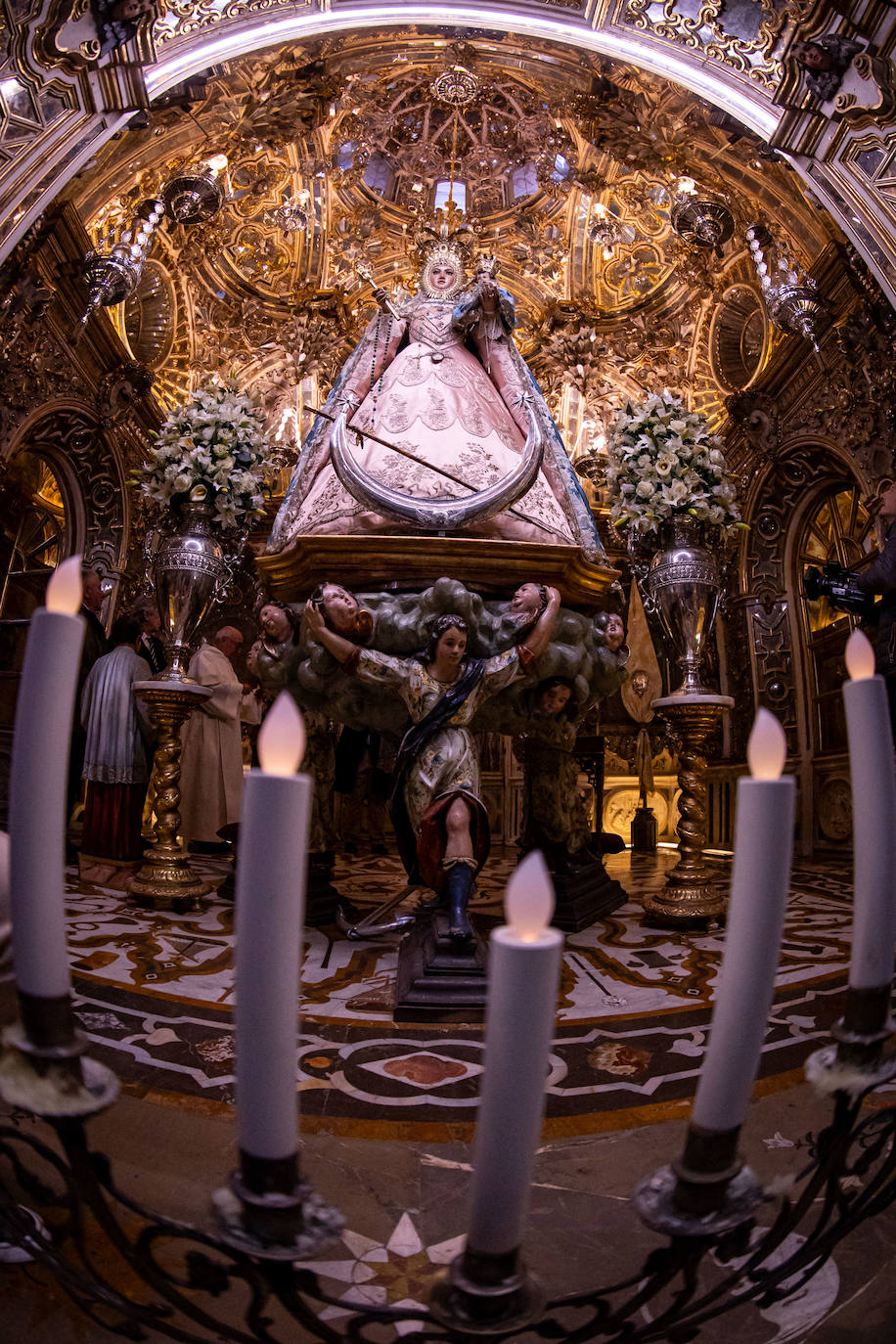 Las imágenes del espectacular camarín de la Virgen del Rosario de Granada