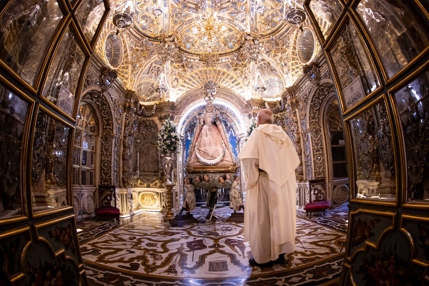 Las imágenes del espectacular camarín de la Virgen del Rosario de Granada
