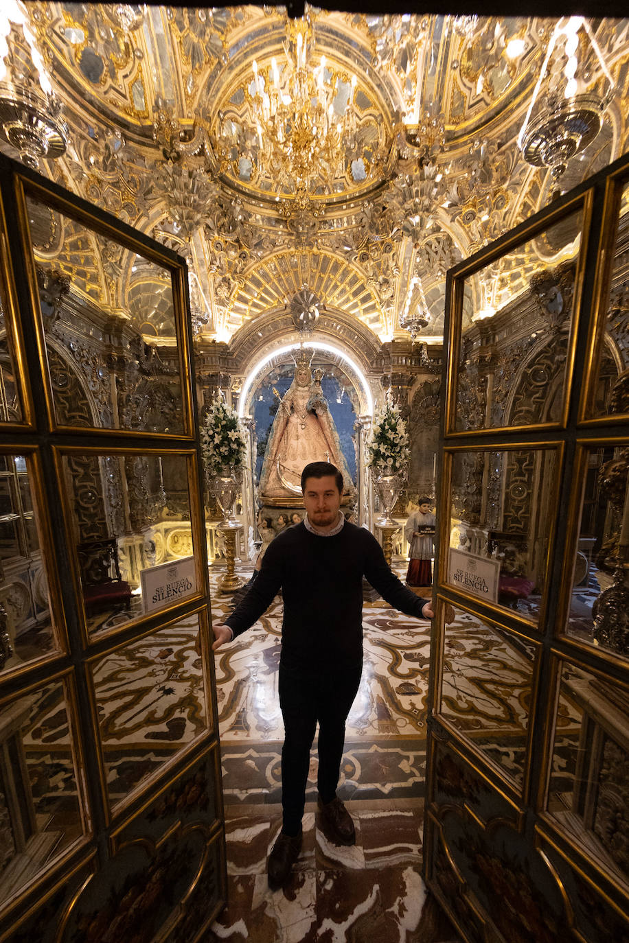 Las imágenes del espectacular camarín de la Virgen del Rosario de Granada