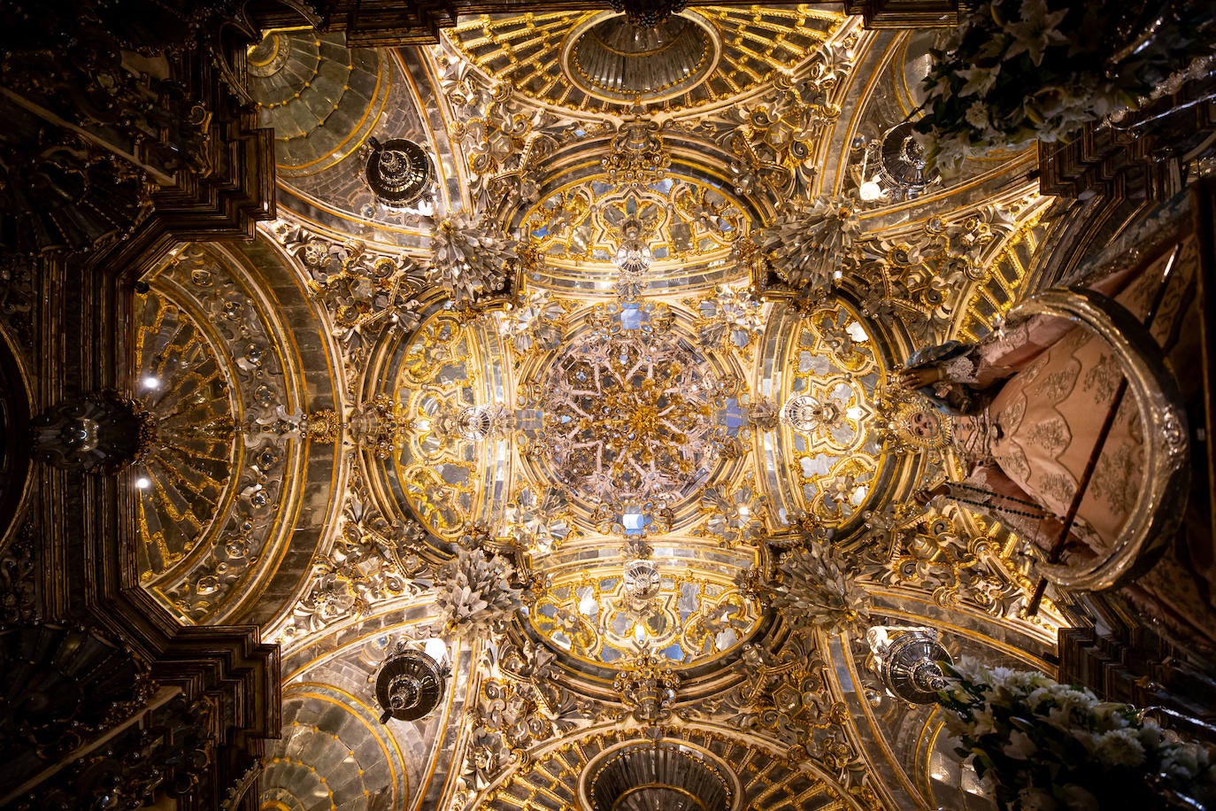 Las imágenes del espectacular camarín de la Virgen del Rosario de Granada