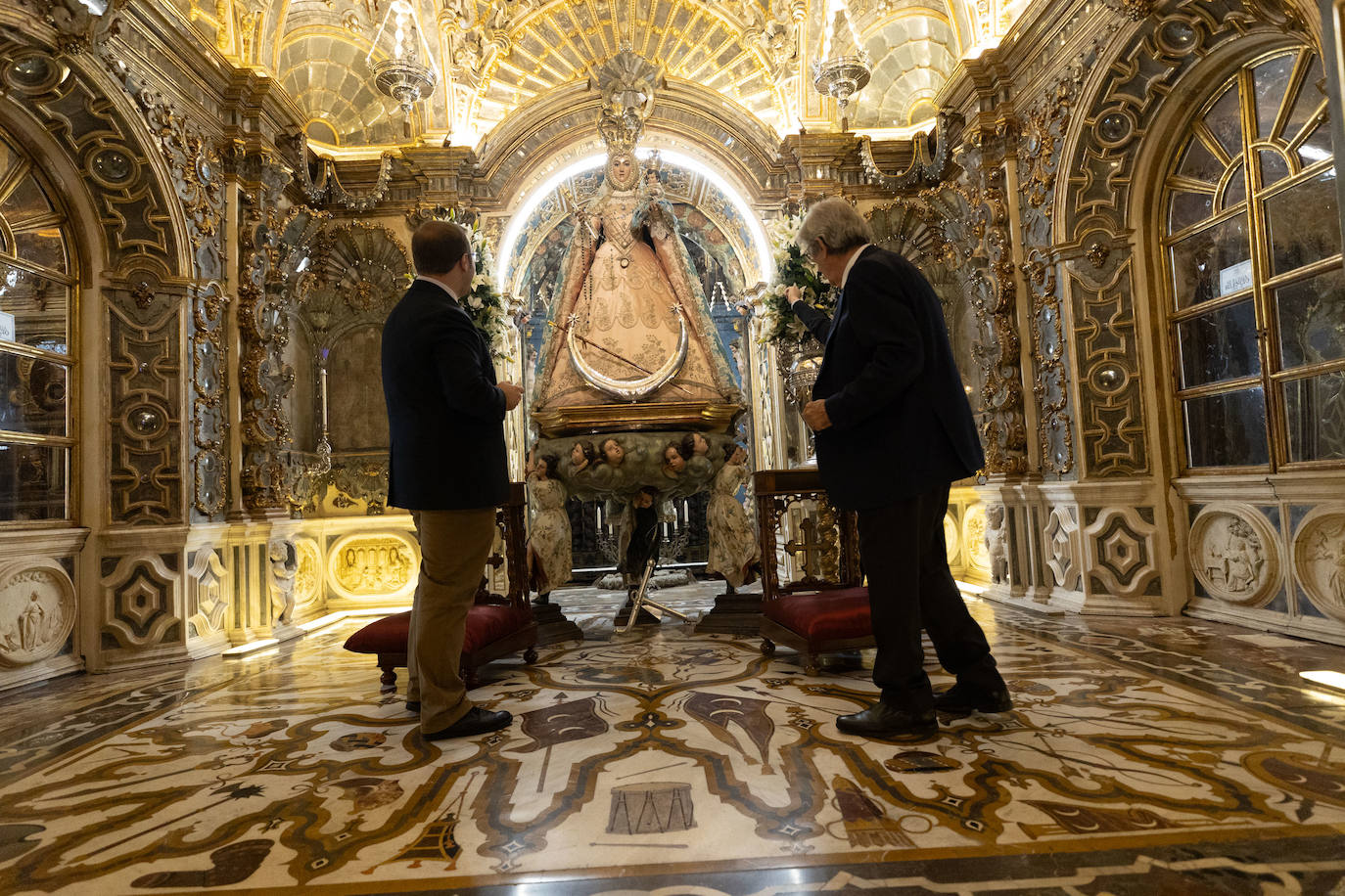 Las imágenes del espectacular camarín de la Virgen del Rosario de Granada