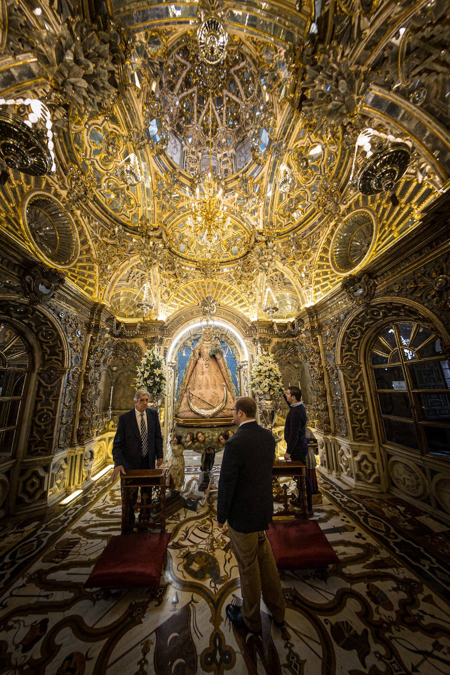 Las imágenes del espectacular camarín de la Virgen del Rosario de Granada
