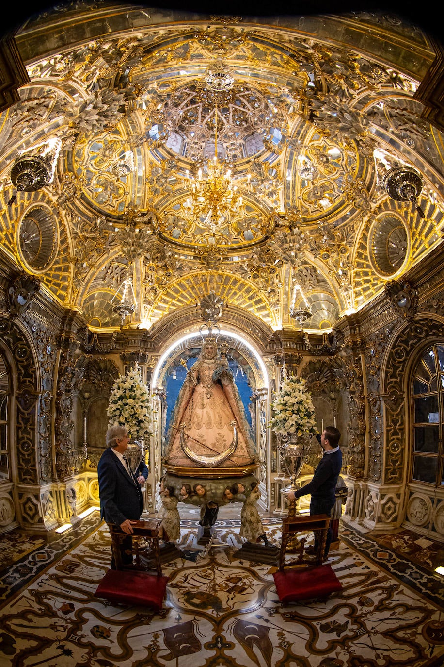 Las imágenes del espectacular camarín de la Virgen del Rosario de Granada
