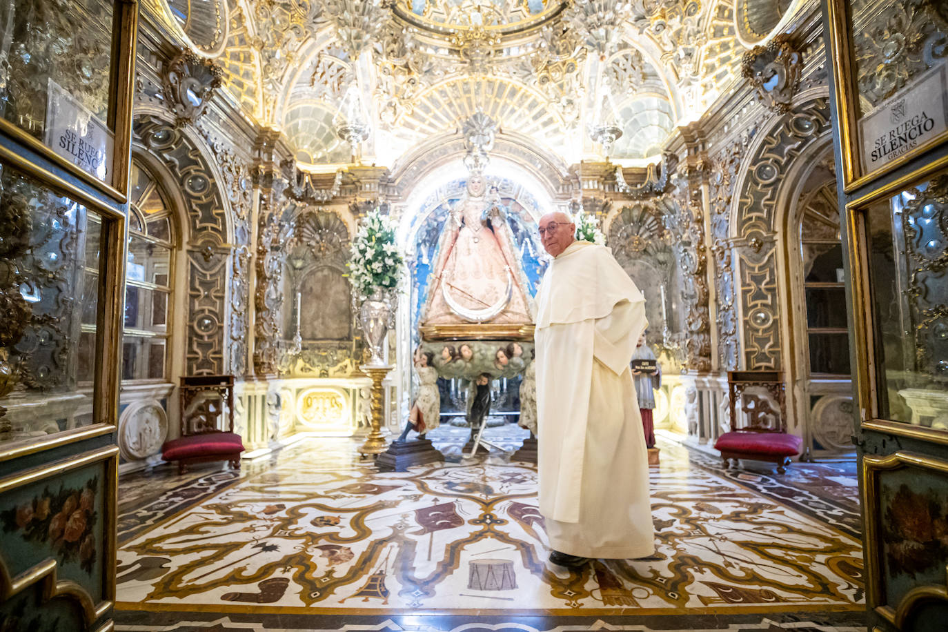 Las imágenes del espectacular camarín de la Virgen del Rosario de Granada