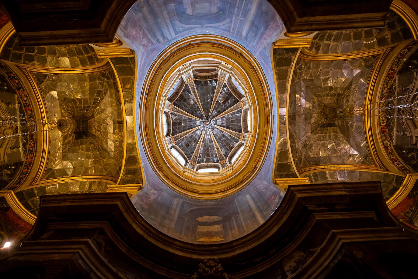 Las imágenes del espectacular camarín de la Virgen del Rosario de Granada