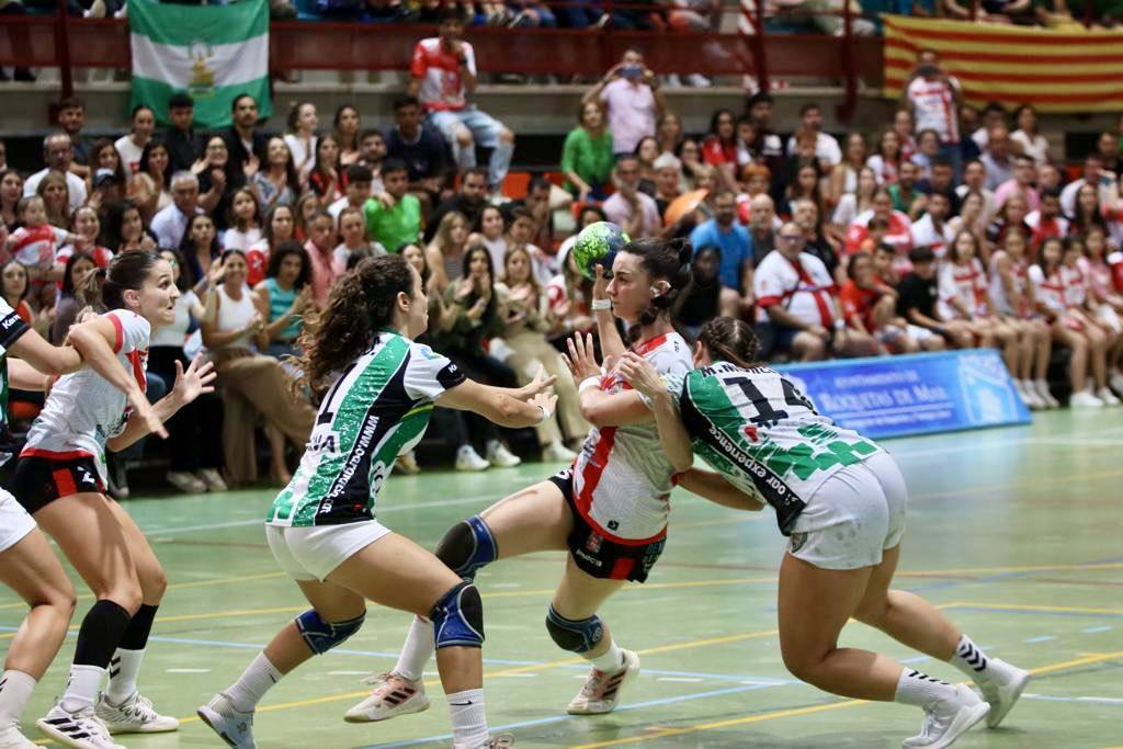 Las almerienses plantaron cara a uno de los aspirantes al ascenso