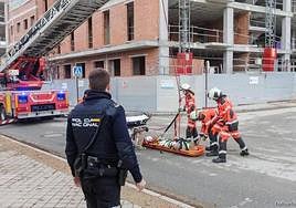 Trabajador auxiliado este martes tras sufrir un accidente laboral.