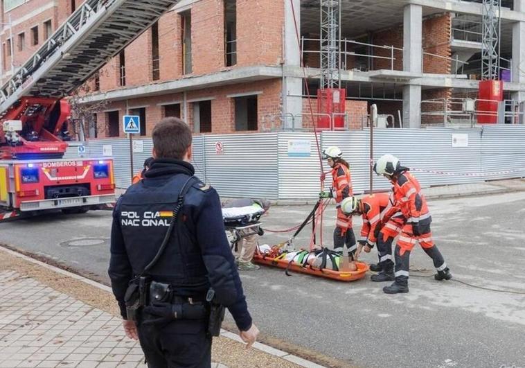 Trabajador auxiliado este martes tras sufrir un accidente laboral.