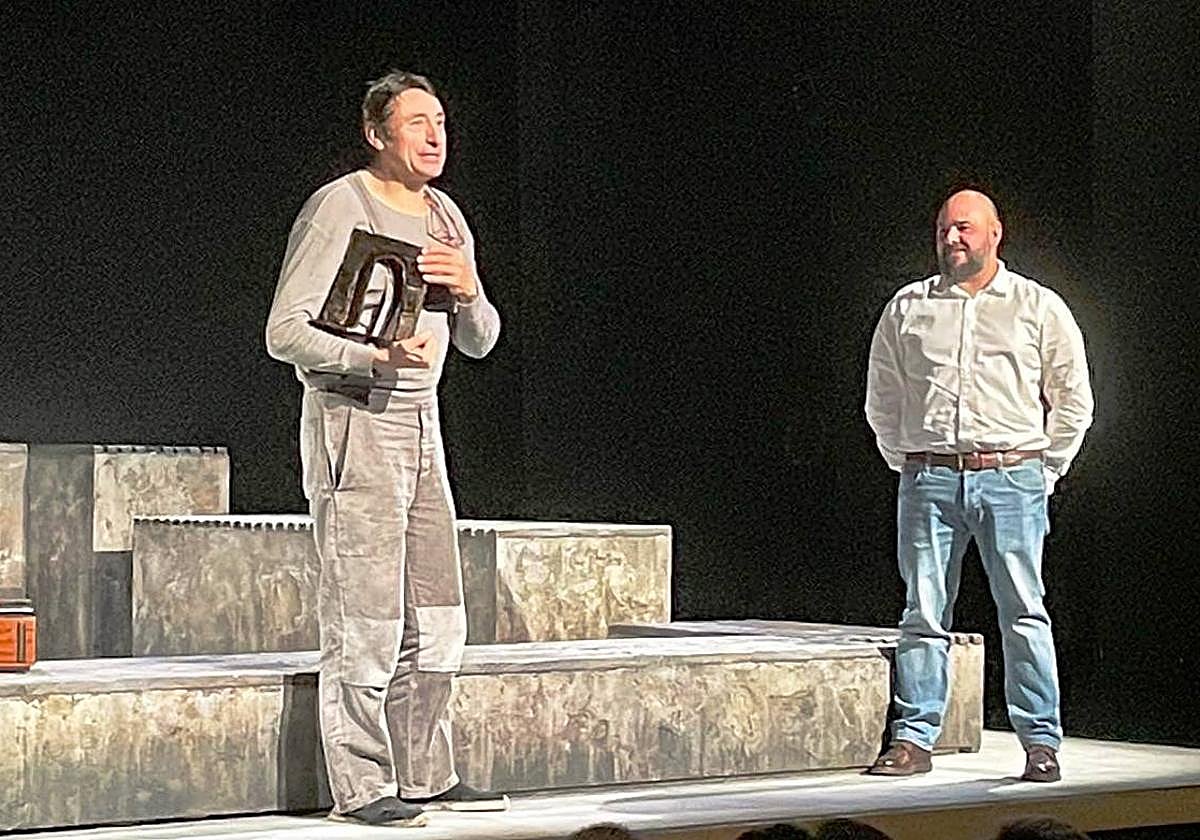 Carmelo Gómez dio las gracias emocionado por el galardón.