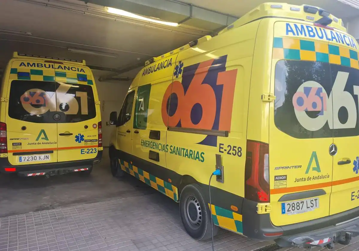 Una ambulancia del 061.