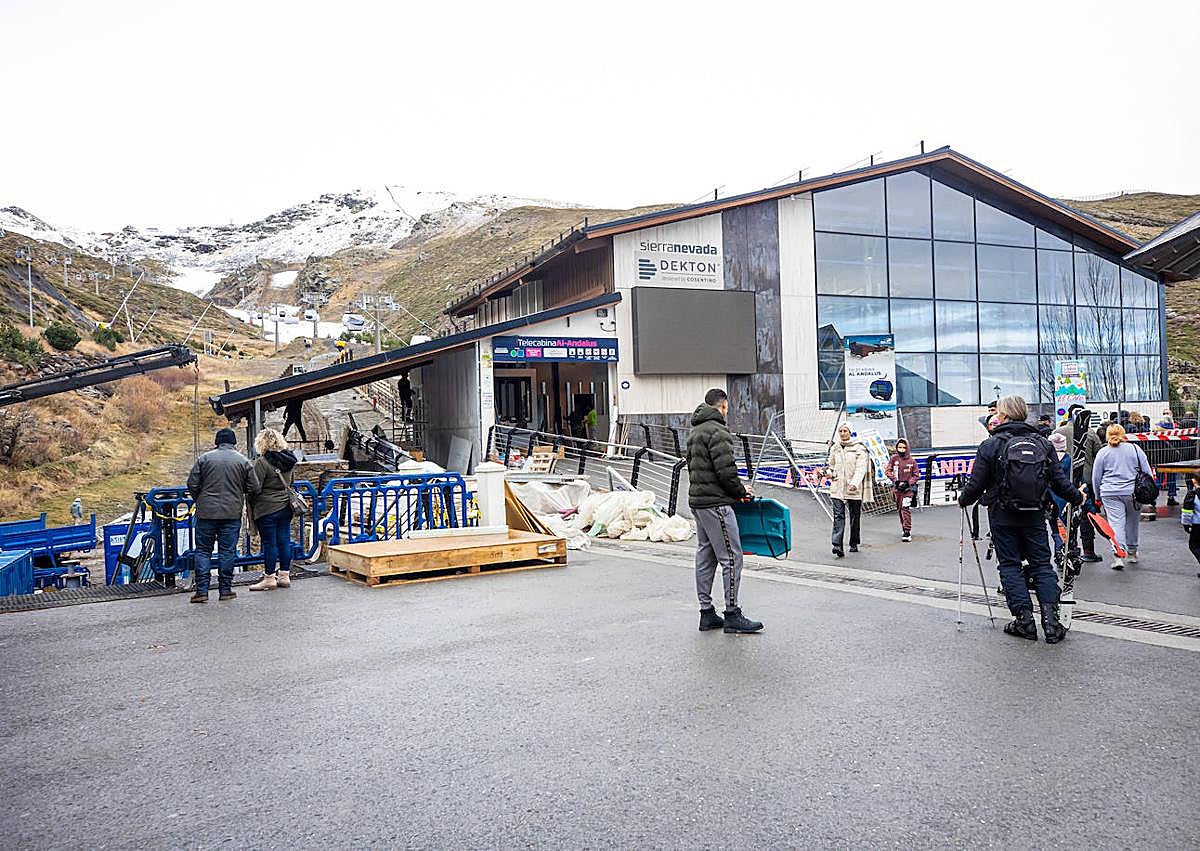 Imagen secundaria 1 - «En Sierra Nevada hemos pasado de cero a cien en una semana»