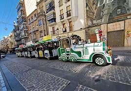 El tren navideño es una de las actividades más demandas en la capital estos días.