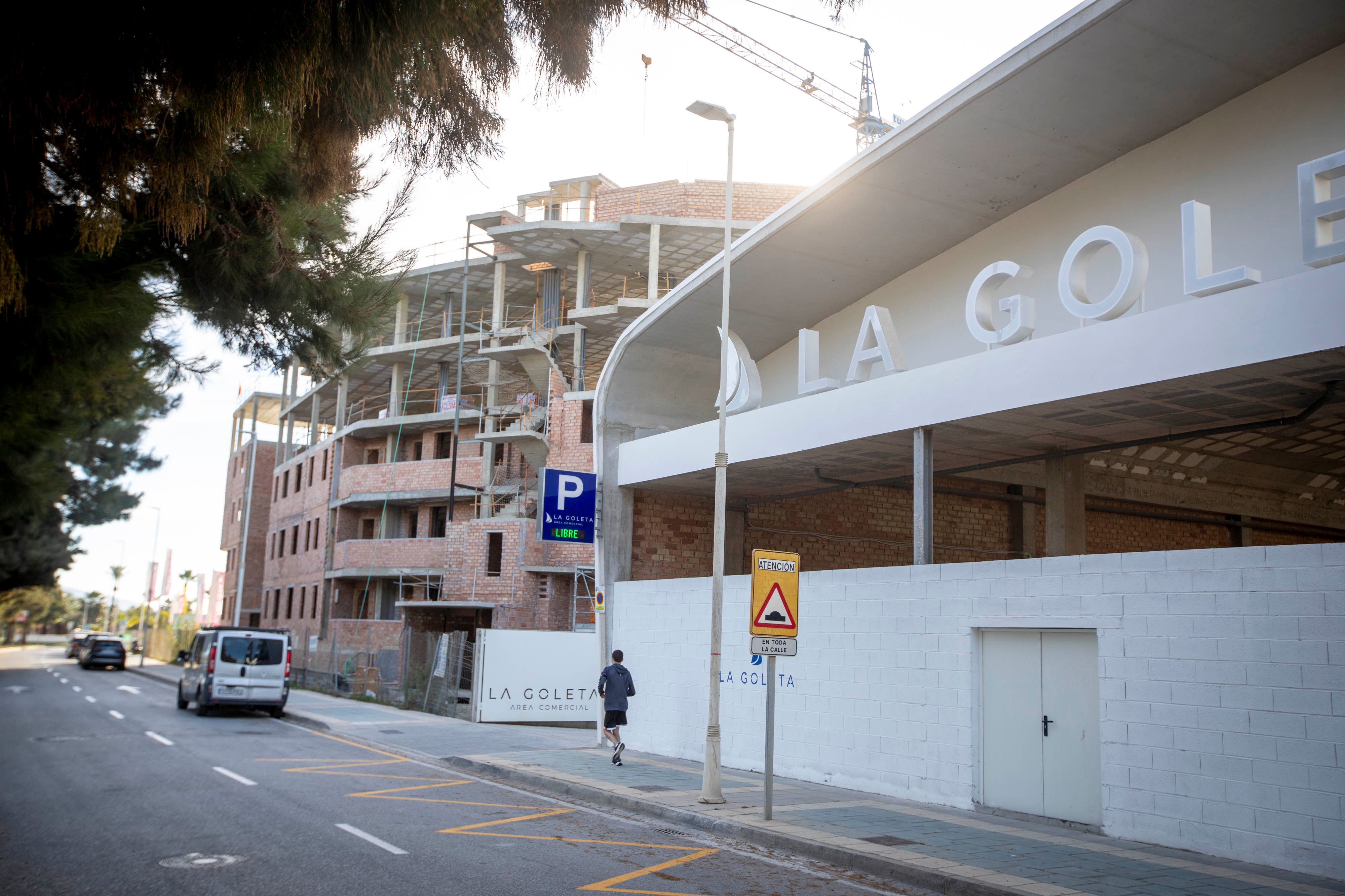 Nuevo espacio comercial de Playa Granada.