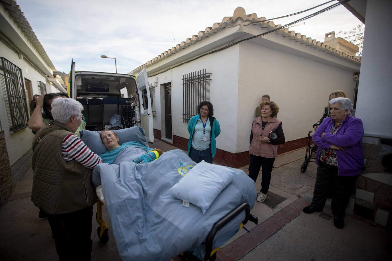 Imagen principal - Josefa vuelve a casa en Vélez y cumple su última voluntad