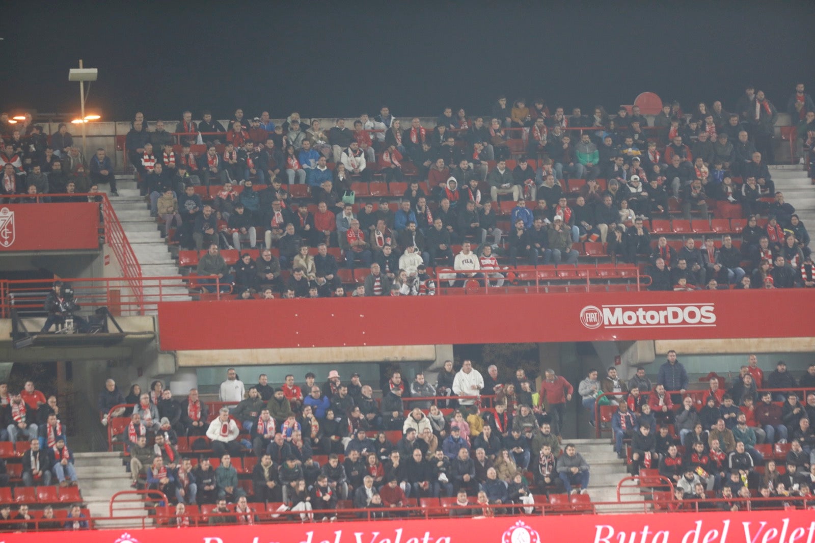 Encuéntrate en la grada en el Granada-Athletic