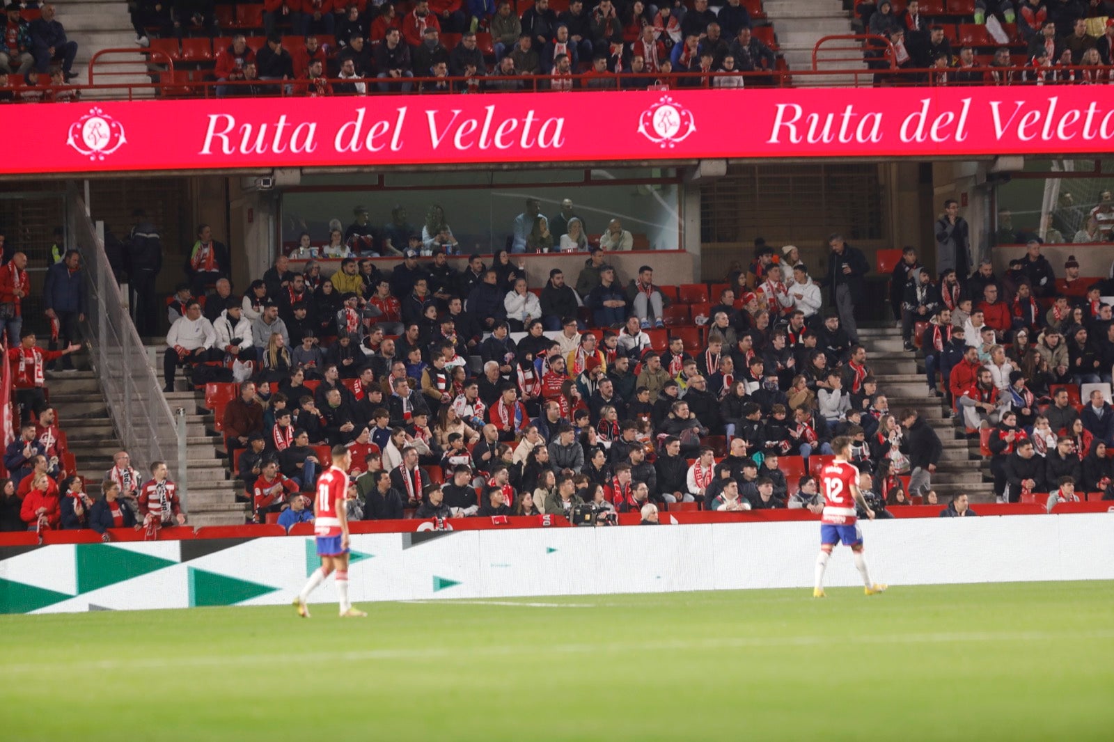 Encuéntrate en la grada en el Granada-Athletic